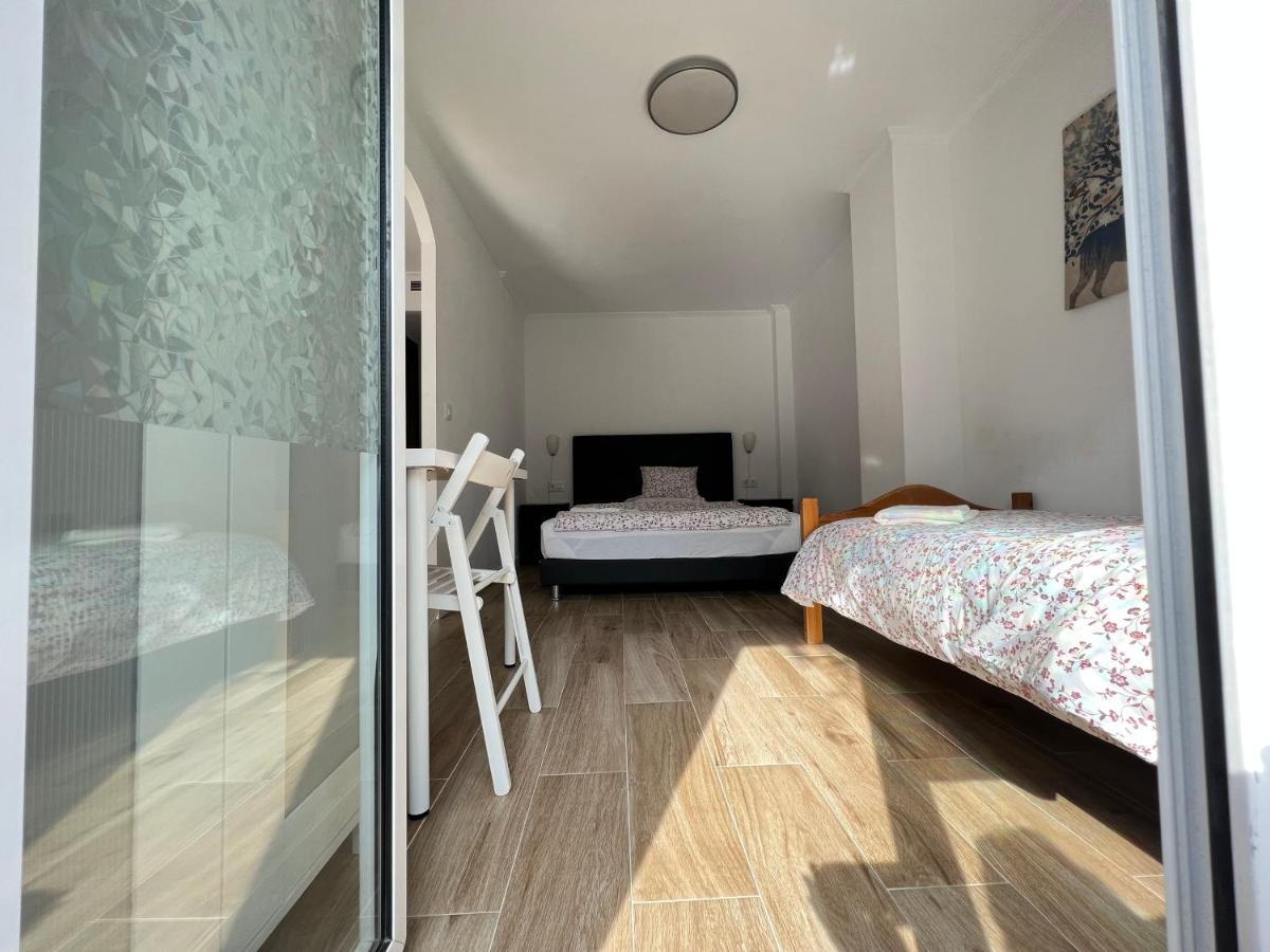 Luna L'Hospitalet de Llobregat Exterior photo